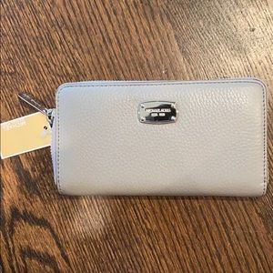 NWT! Pearl Grey Michael Kors Multifunction Wallet